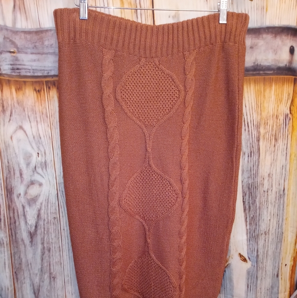 Fashion Nova skirt - Picture 2 of 4